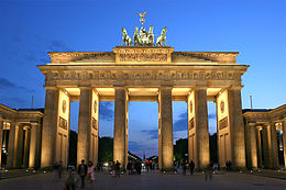 260px-Brandenburger_Tor_abends